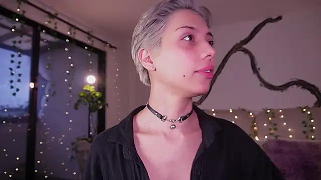 Snapshot of soidai_miiu chatting on 10/12/25, 11:20 soidai miiu online show from 10/12/25, 11:20