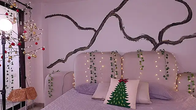 Snapshot of soidai_miiu chatting on 12/14/25, 03:39 soidai miiu online show from 12/14/25, 03:39