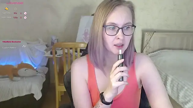 Snapshot of Agatha_Mott chatting on 10/20/25, 04:13 Agatha Mott online show from 10/20/25, 04:13