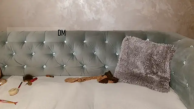 Snapshot of xoCaroxQueenxo chatting on 03/08/25, 12:00 xoCaroxQueenxo online show from 03/08/25, 12:00