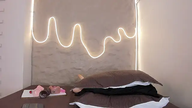 Demy Ruiz online show from 10/08/25, 03:04