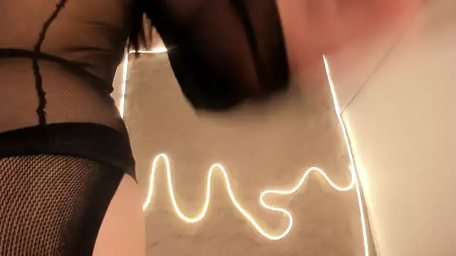 Demy Ruiz online show from 11/11/25, 02:33