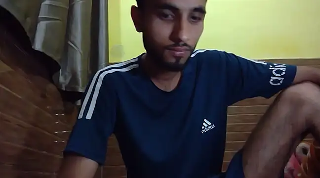 Snapshot of Queen_Couple chatting on 02/18/25, 04:59 Queen Couple online show from 02/18/25, 04:59