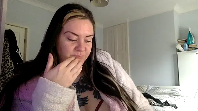 Snapshot of AureliaXOX chatting on 02/14/25, 10:07 AureliaXOX online show from 02/14/25, 10:07