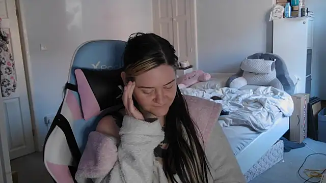 Snapshot of AureliaXOX chatting on 03/06/25, 09:58 AureliaXOX online show from 03/06/25, 09:58