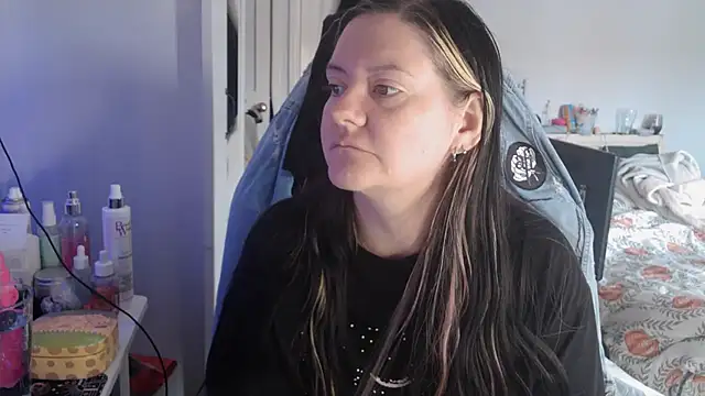 Snapshot of AureliaXOX chatting on 10/02/25, 09:38 AureliaXOX online show from 10/02/25, 09:38