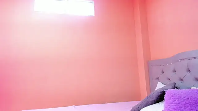 Snapshot of littletammy4u_ chatting on 03/02/25, 12:43 littletammy4u online show from 03/02/25, 12:43