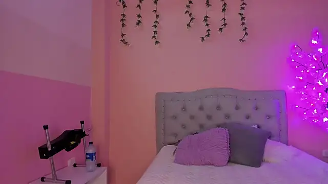 Snapshot of littletammy4u_ chatting on 10/07/25, 12:13 littletammy4u online show from 10/07/25, 12:13