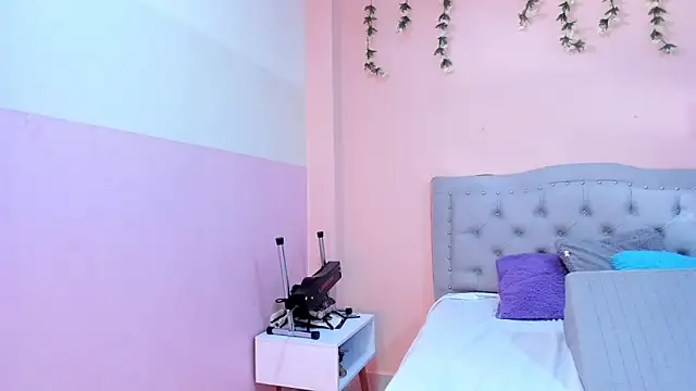 Snapshot of littletammy4u_ chatting on 10/22/25, 12:27 littletammy4u online show from 10/22/25, 12:27