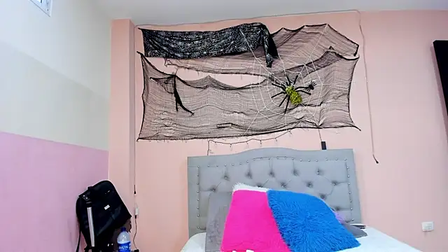 Snapshot of littletammy4u_ chatting on 10/28/25, 12:30 littletammy4u online show from 10/28/25, 12:30