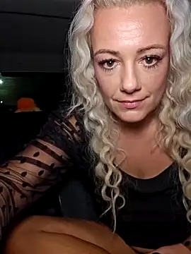 TessaWayne online show from 12/14/25, 07:51