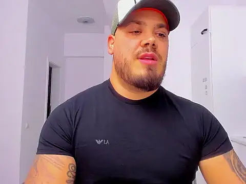 Snapshot of ZackMasterss chatting on 10/25/25, 10:48 ZackMasterss online show from 10/25/25, 10:48