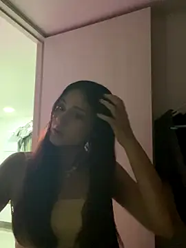 Snapshot of AngelRuby chatting on 11/22/25, 01:37 AngelRuby online show from 11/22/25, 01:37