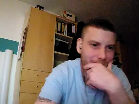 Snapshot of Foxtrott_242 chatting on 11/23/25, 01:27 Foxtrott 242 online show from 11/23/25, 01:27