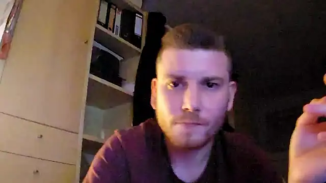 Snapshot of Foxtrott_242 chatting on 11/23/25, 09:47 Foxtrott 242 online show from 11/23/25, 09:47