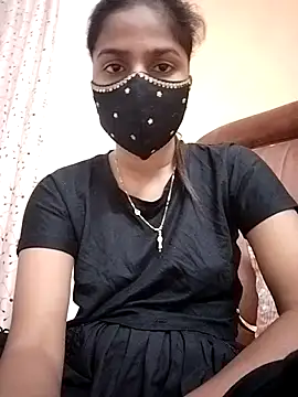 Snapshot of fuungirl38 chatting on 11/21/25, 04:49 fuungirl38 online show from 11/21/25, 04:49