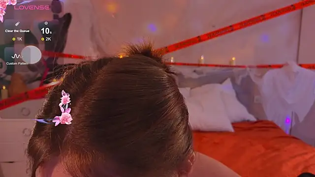 Snapshot of Mia_Luw chatting on 10/27/25, 03:10 Mia Luw online show from 10/27/25, 03:10