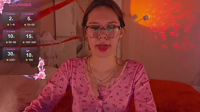 Snapshot of Mia_Luw chatting on 11/02/25, 03:53 Mia Luw online show from 11/02/25, 03:53