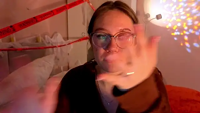 Snapshot of Mia_Luw chatting on 11/02/25, 05:37 Mia Luw online show from 11/02/25, 05:37