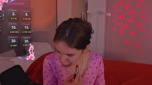 Snapshot of Mia_Luw chatting on 11/07/25, 04:01 Mia Luw online show from 11/07/25, 04:01