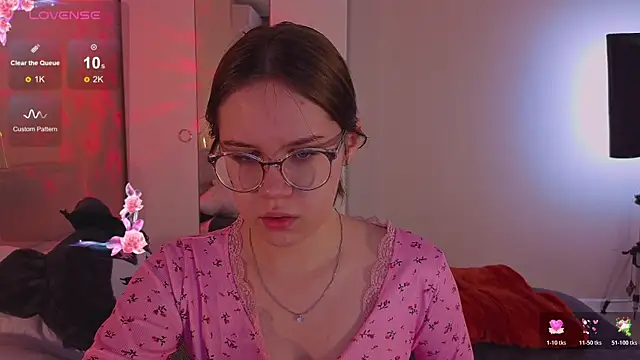 Snapshot of Mia_Luw chatting on 11/12/25, 03:40 Mia Luw online show from 11/12/25, 03:40