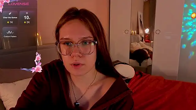 Snapshot of Mia_Luw chatting on 11/22/25, 09:58 Mia Luw online show from 11/22/25, 09:58