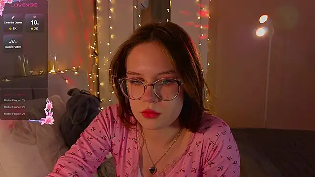 Snapshot of Mia_Luw chatting on 11/27/25, 06:54 Mia Luw online show from 11/27/25, 06:54