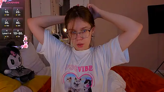 Snapshot of Mia_Luw chatting on 12/19/25, 04:19 Mia Luw online show from 12/19/25, 04:19