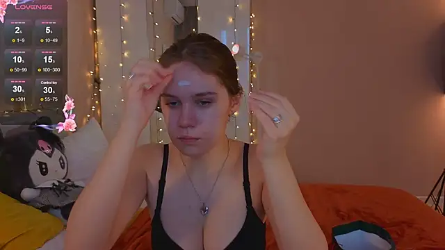 Snapshot of Mia_Luw chatting on 12/20/25, 05:14 Mia Luw online show from 12/20/25, 05:14