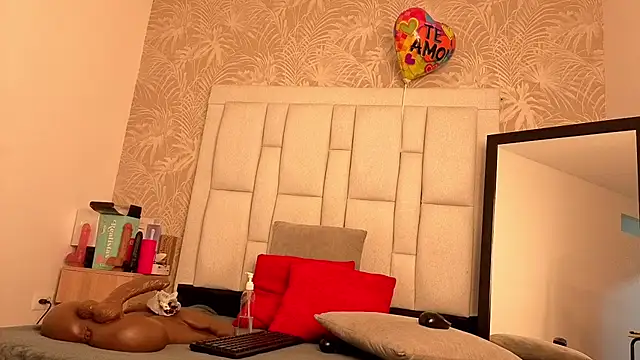 Snapshot of dafnnelewis chatting on 12/01/25, 11:15 dafnnelewis online show from 12/01/25, 11:15