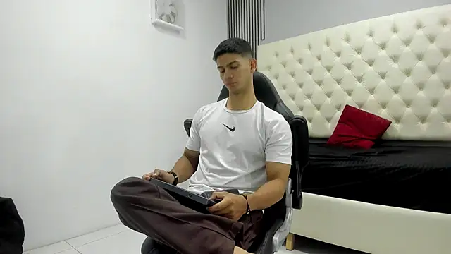 ANDRES STUD online show from 03/25/26, 04:07