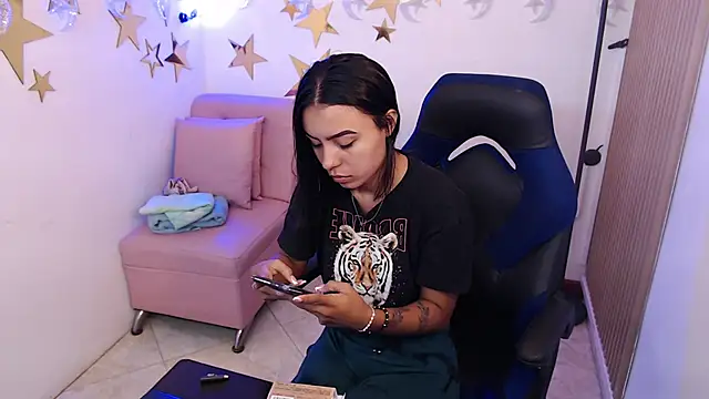 julieta fn online show from 06/18/26, 01:48