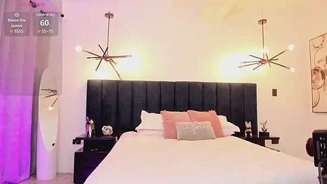 Snapshot of nattashaa7 chatting on 02/14/25, 01:18 nattashaa7 online show from 02/14/25, 01:18