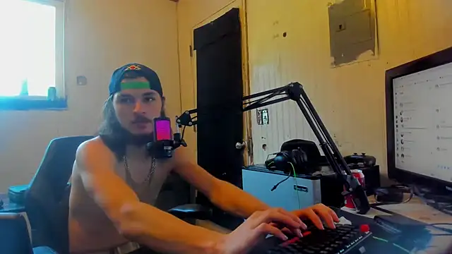 Snapshot of nuttyking2022 chatting on 02/04/25, 09:10 nuttyking2022 online show from 02/04/25, 09:10