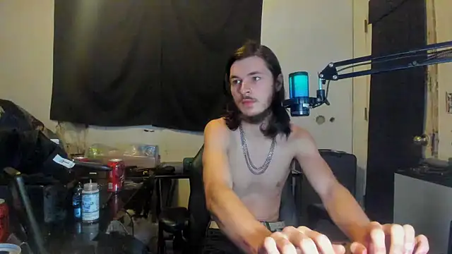 Snapshot of nuttyking2022 chatting on 02/05/25, 01:44 nuttyking2022 online show from 02/05/25, 01:44