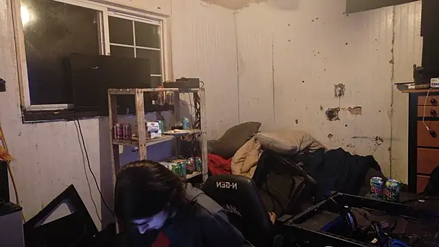 Snapshot of nuttyking2022 chatting on 11/21/25, 01:37 nuttyking2022 online show from 11/21/25, 01:37