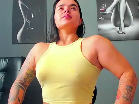 karlyjons12 online show from 03/25/26, 01:06