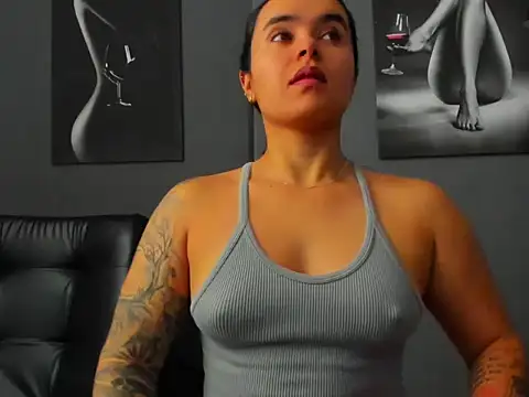 karlyjons12 online show from 04/08/26, 01:33