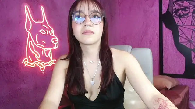 Snapshot of Sunshinegirl__ chatting on 03/11/25, 10:42 Sunshinegirl online show from 03/11/25, 10:42