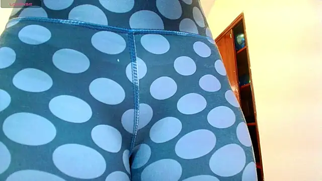 Snapshot of tylla_ chatting on 03/19/25, 03:30 tylla online show from 03/19/25, 03:30