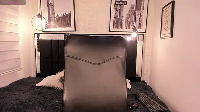 tylla  online show from 10/25/25, 03:25