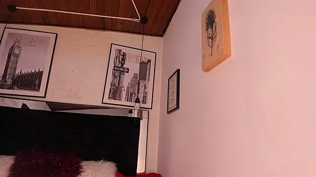 tylla  online show from 12/05/25, 03:48