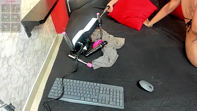 IVISBOUNCYASS online show from 11/28/25, 12:41