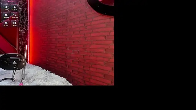 IVISBOUNCYASS online show from 05/17/26, 01:51