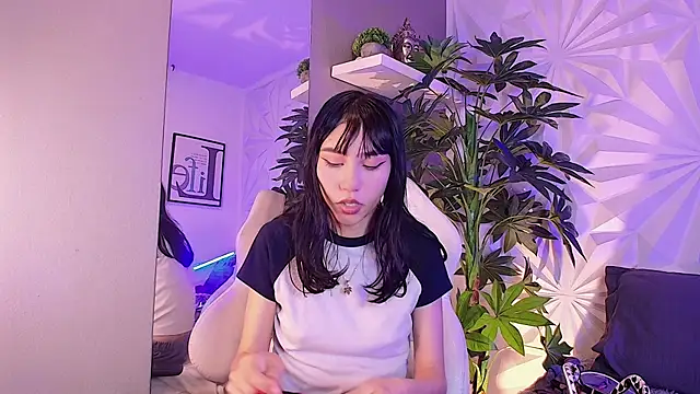 Miaa Lee7 online show from 12/16/25, 09:31