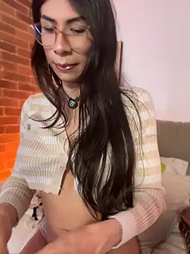 Snapshot of Amby_ambar chatting on 05/25/26, 01:22 Amby ambar online show from 05/25/26, 01:22