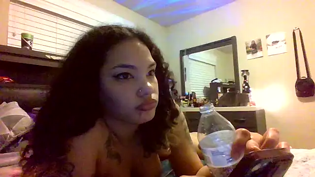 Snapshot of tastylolaaa chatting on 02/04/25, 10:10 tastylolaaa online show from 02/04/25, 10:10