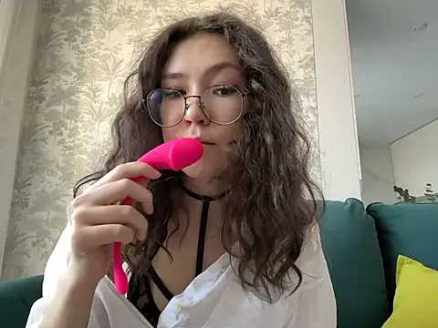 Snapshot of Tw1nFlame chatting on 02/11/25, 04:11 Tw1nFlame online show from 02/11/25, 04:11