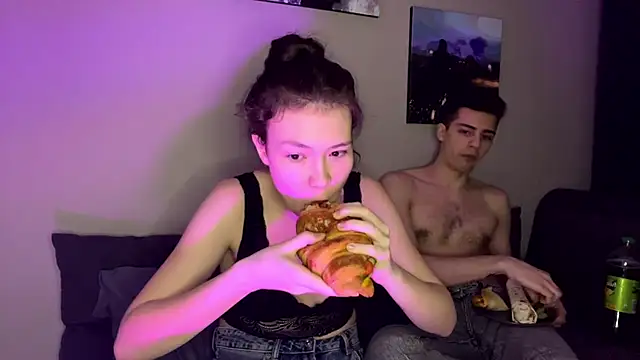 Snapshot of Tw1nFlame chatting on 03/13/25, 06:16 Tw1nFlame online show from 03/13/25, 06:16