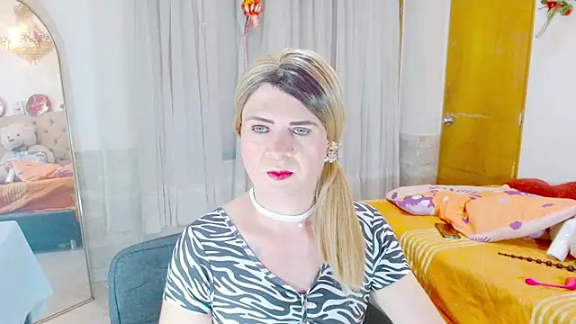Snapshot of Dolldirtyxxx chatting on 06/14/26, 05:42 Dolldirtyxxx online show from 06/14/26, 05:42